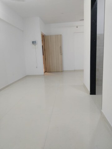 Room in 2 BHK Apartment at Kanakia Spaces Sevens, Andheri East – for Rent