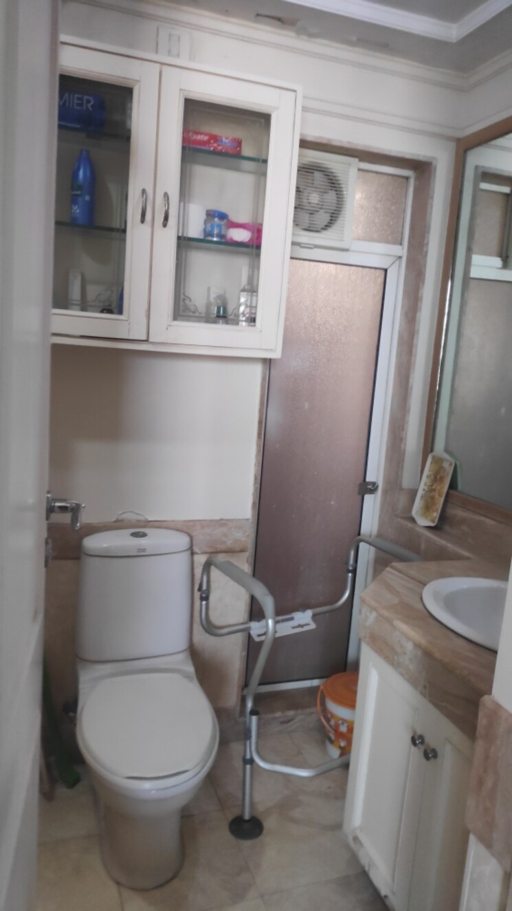 Bathroom, hiranandani-gardens-eldora 3 Bedroom 1890 Sq.Ft. Apartment In Powai Mumbai 8323157