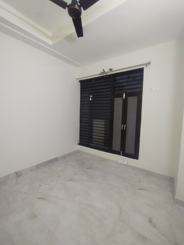 Staircase in 3 BHK Builder Floor at Plaza Mall, Sector 28 – for Rent