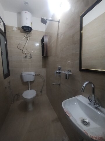Bathroom in 3 BHK Builder Floor at Plaza Mall, Sector 28 – for Rent