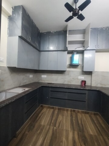 Kitchen in 3 BHK Builder Floor at Plaza Mall, Sector 28 – for Rent