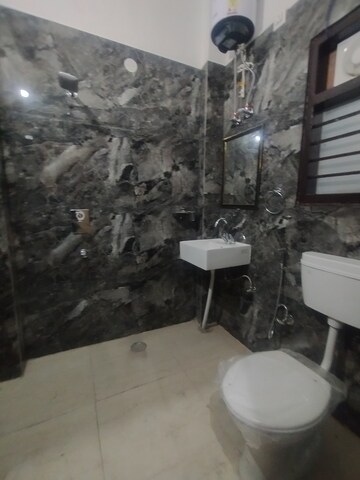 Living Room in 3 BHK Builder Floor at Plaza Mall, Sector 28 – for Rent