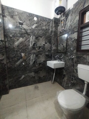 Living Room in 3 BHK Builder Floor at Plaza Mall, Sector 28 – for Rent
