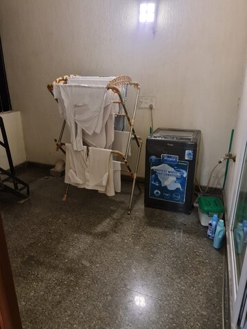 Master Bedroom in 3 BHK Builder Floor at Sushant Vyapaar Kendra, Sector 43 – for Rent