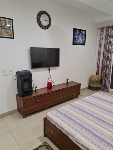Bedroom in 3 BHK Builder Floor at Sushant Vyapaar Kendra, Sector 43 – for Rent