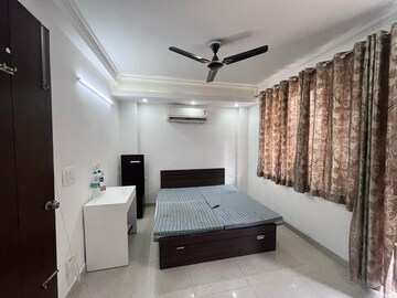 Living Room in 3 BHK Builder Floor at DLF City Gurgaon, Sector 27 – for Rent