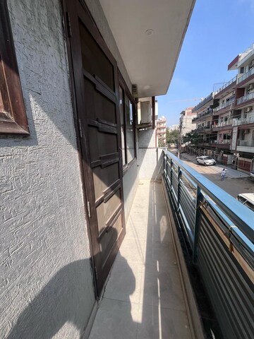 Balcony in 3 BHK Builder Floor at DLF City Gurgaon, Sector 27 – for Rent