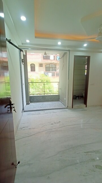 Parking in 2 BHK Builder Floor at Malviya Nagar – for Rent