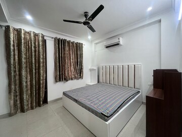 Bedroom in 3 BHK Builder Floor at DLF City Gurgaon, Sector 27 – for Rent