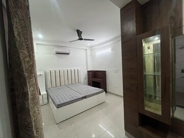 Bathroom in 3 BHK Builder Floor at DLF City Gurgaon, Sector 27 – for Rent