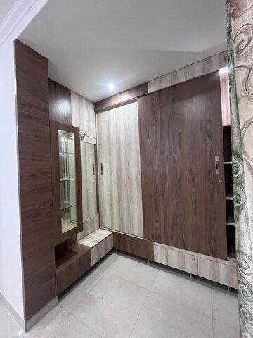 Bedroom in 3 BHK Builder Floor at DLF City Gurgaon, Sector 27 – for Rent