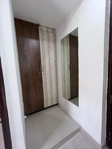 Building Lobby in 3 BHK Builder Floor at DLF City Gurgaon, Sector 27 – for Rent