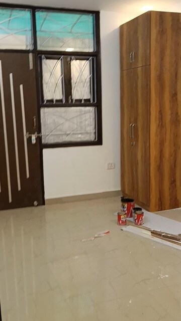 Furnished Amenities in 3 BHK Builder Floor at Shalimar Garden Extension 2 – for Sale