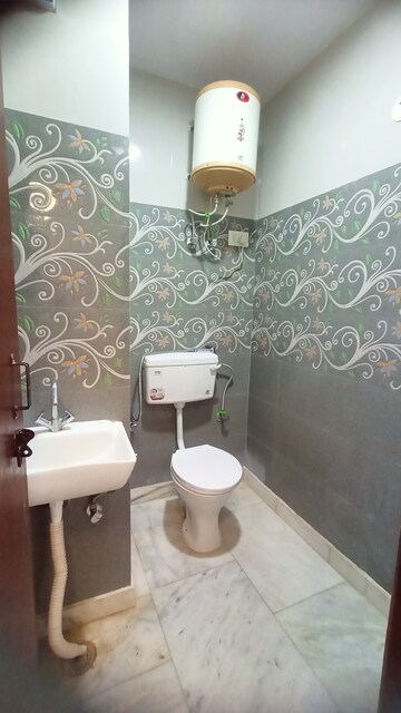 Master Bedroom in 1 BHK Builder Floor at Malviya Nagar – for Rent