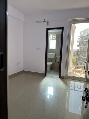 Room in 3 BHK Apartment at ROF Amaltas, Sector 92 – for Rent