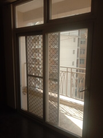 Room in 3 BHK Apartment at Mahagun Mywoods, Sector 16c Greater Noida – for Rent