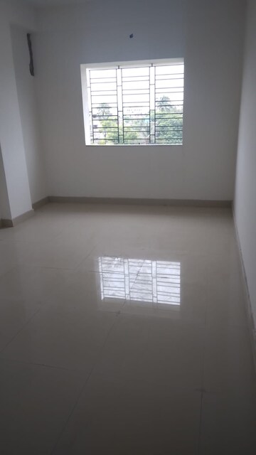 Room in 3 BHK Apartment at Keshtopur – for Sale