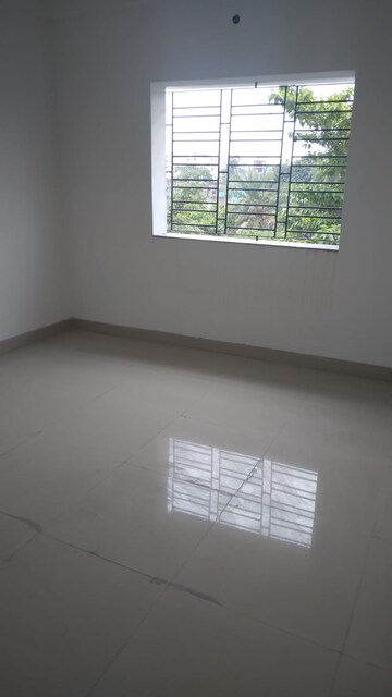 Room in 3 BHK Apartment at Keshtopur – for Sale