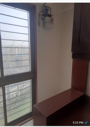 Room in 4 BHK Apartment at Vashi Sector 30a – for Sale