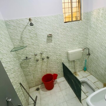 Team Area in 1 RK Independent House at DLF Vibhuti Khand, Vibhuti Khand – for Rent