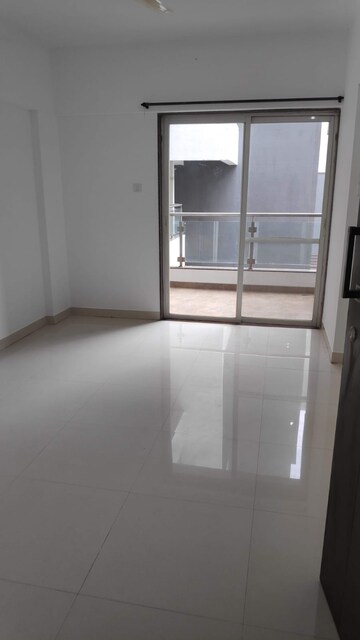 Room in 2 BHK Apartment at Shree Venkatesh Graffiti Glover, Keshav Nagar – for Rent