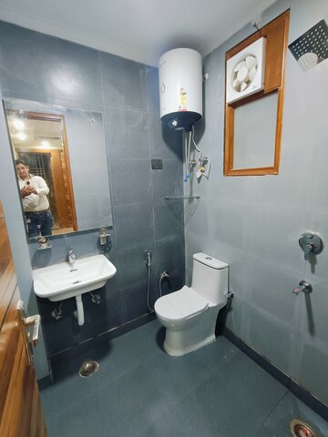 Master Bedroom in 3 BHK Builder Floor at Malviya Nagar – for Rent