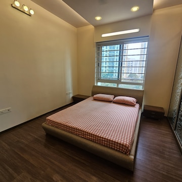Room in 4 BHK Apartment at Sheth Vasant Lawns, Oswal Park – for Rent