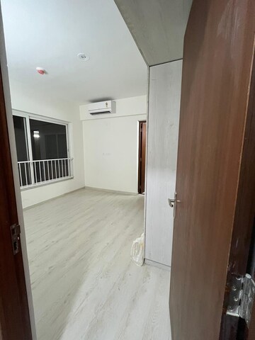 Room in 3 BHK Apartment at Indiabulls Centrum Park, Sector 103 – for Rent