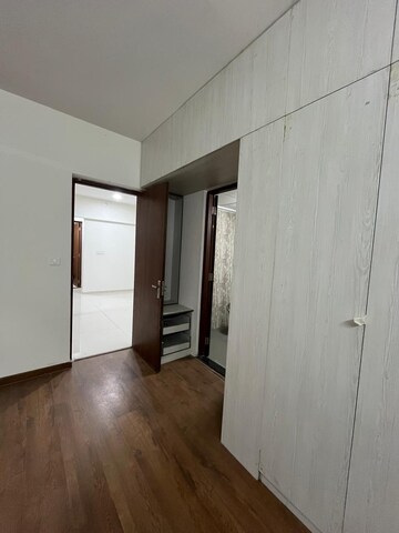 Room in 3 BHK Apartment at Indiabulls Centrum Park, Sector 103 – for Rent
