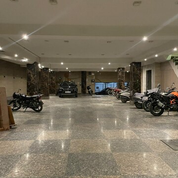 Parking in 1 BHK Builder Floor at Saket – for Rent