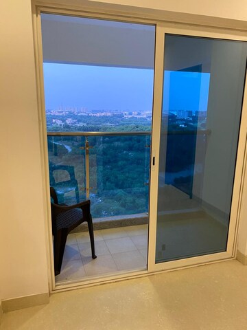 Room in 4 BHK Apartment at Phoenix Golf Edge, Gachibowli – for Rent