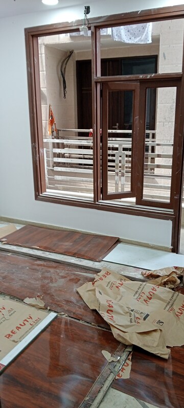 Room in 3 BHK Builder Floor at Govindpuri – for Sale