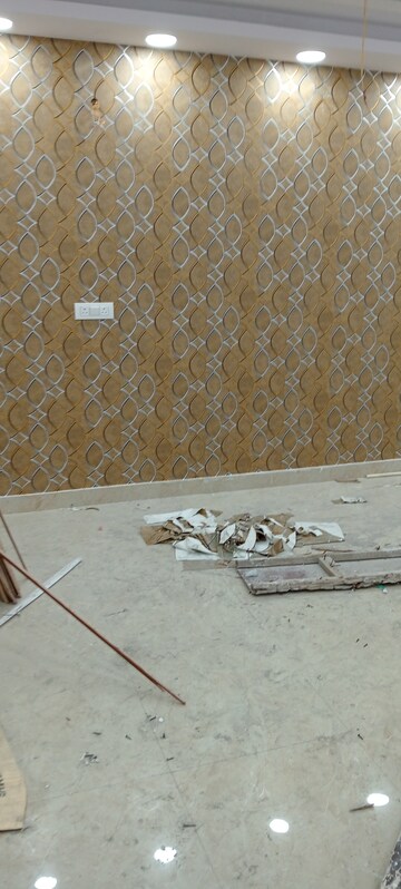 Parking in 3 BHK Builder Floor at Govindpuri – for Sale