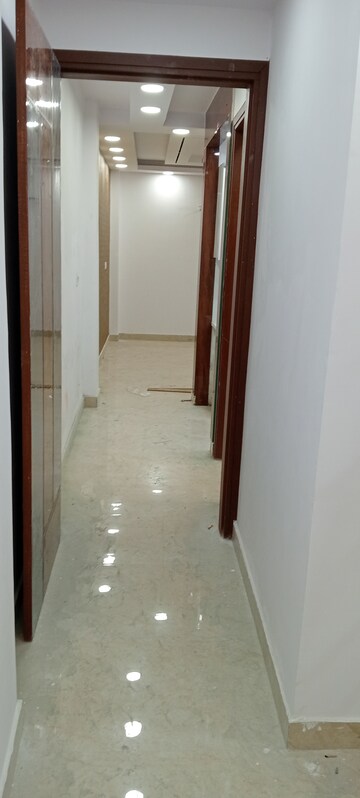 Building Lobby in 3 BHK Builder Floor at Govindpuri – for Rent