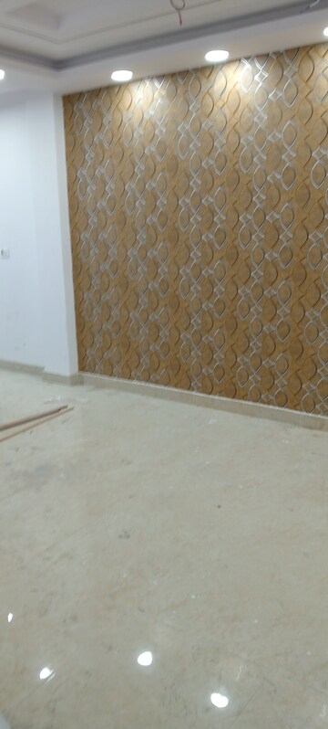 Room in 3 BHK Builder Floor at Govindpuri – for Rent