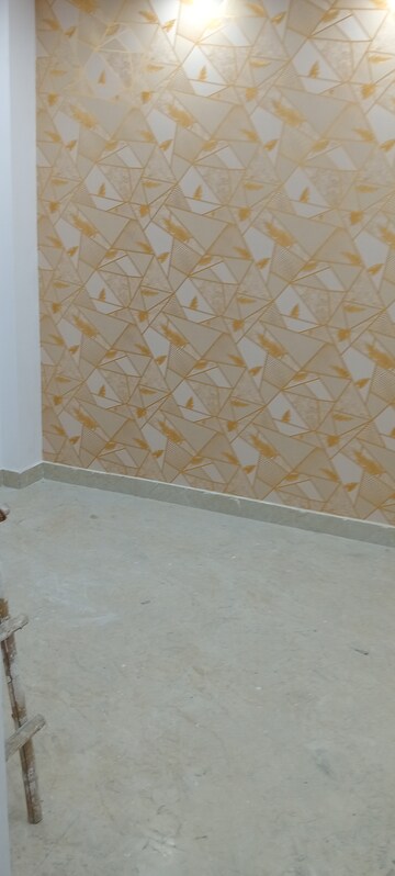Room in 3 BHK Builder Floor at Govindpuri – for Rent