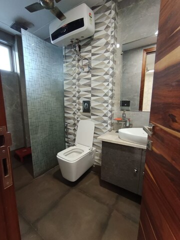 Bathroom in 3.5 BHK Builder Floor at Paschim Vihar – for Rent