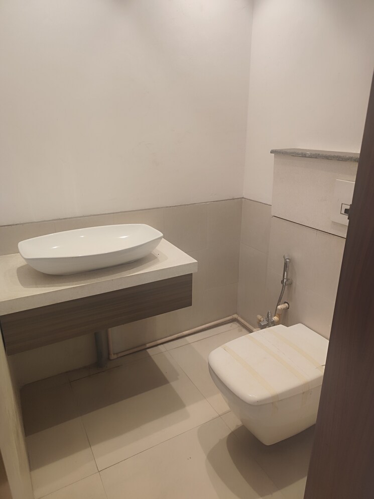 Bathroom, pareena-coban-residences 3 Bedroom 1997 Sq.Ft. Apartment In Sector 99a Gurgaon 8323559
