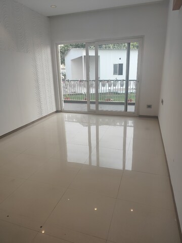 Room in 3 BHK Apartment at Pareena Coban Residences, Sector 99a – for Sale