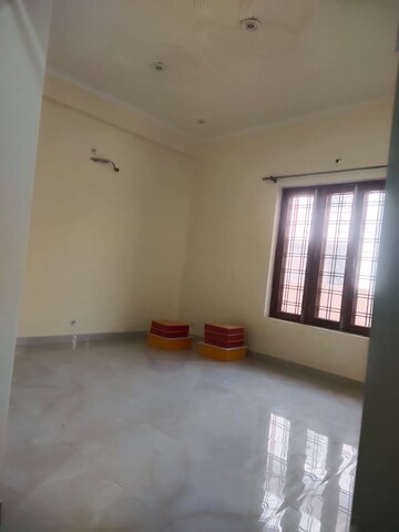 Room in 3 BHK Independent House at Gomti Nagar – for Rent