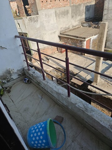 Balcony in 1.5 BHK Independent House at Aliganj – for Rent
