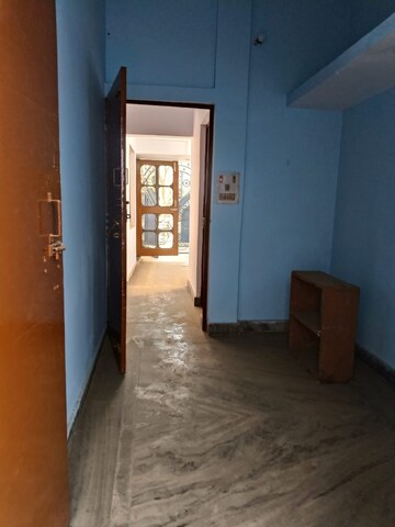 Room in 2 BHK Apartment at Aliganj – for Rent