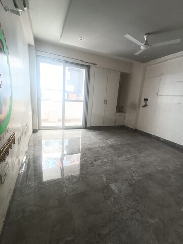 Room in 3.5 BHK Apartment at Conscient Hines Elevate, Sector 59 – for Rent