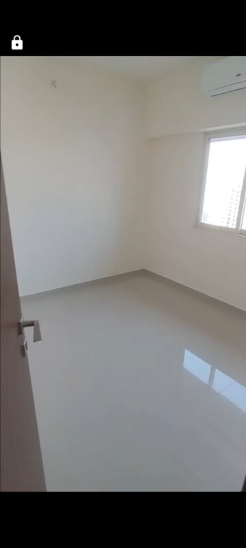 Room in 2 BHK Apartment at Omkar Signet, Malad East – for Rent