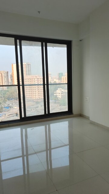 Room in 3 BHK Apartment at Kalpataru Radiance, Goregaon West – for Sale