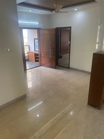 Room in 4 BHK Apartment at Burj Banjara, Banjara Hills – for Rent