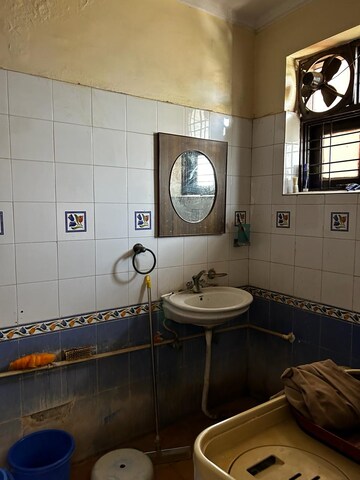 Bathroom in 3 BHK Builder Floor at Sector 43 – for Sale
