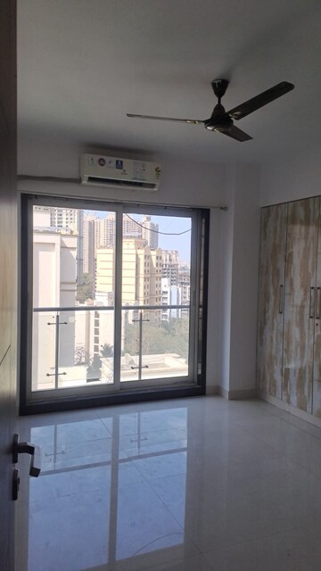 Room in 3 BHK Apartment at Kabra Hyde Park, Manpada – for Rent