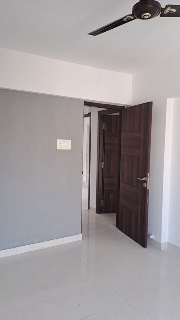 Room in 3 BHK Apartment at Kabra Hyde Park, Manpada – for Rent