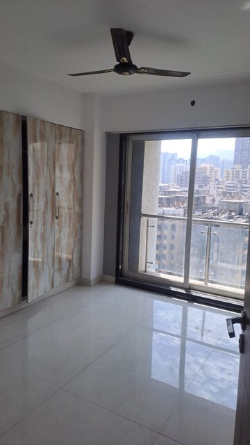 Room in 3 BHK Apartment at Kabra Hyde Park, Manpada – for Rent